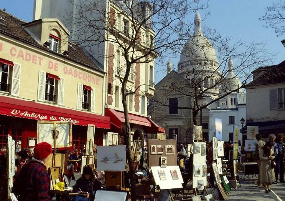 Artiste Du Montmartre Daire Paris