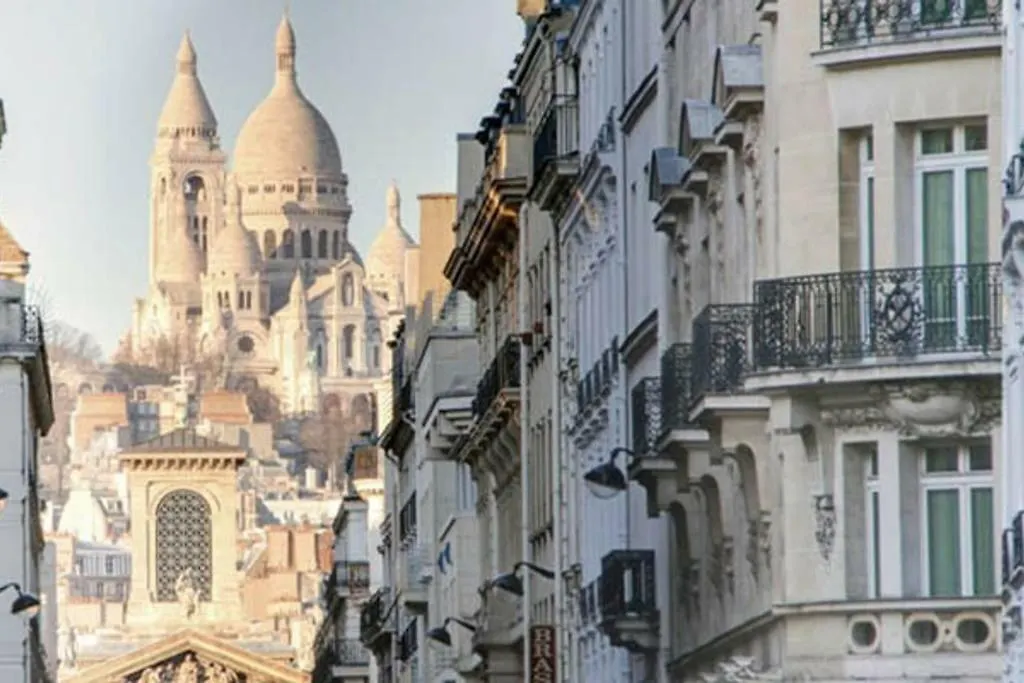 Artiste Du Montmartre Daire Paris